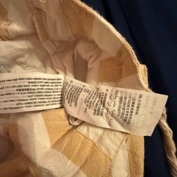 Hollister XS Ultra High-Rise Tan and White Shorts - Picture 4 of 4